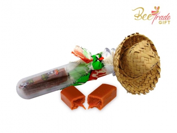 Kit com os componentes, mini chapéu de palha e doce de leite Foto Kit com os componentes, mini chapéu de palha e doce de leite