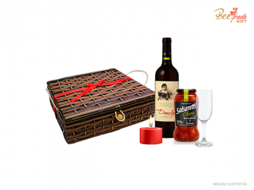 cesta de natal baú com vinho chileno Foto cesta de natal baú com vinho chileno